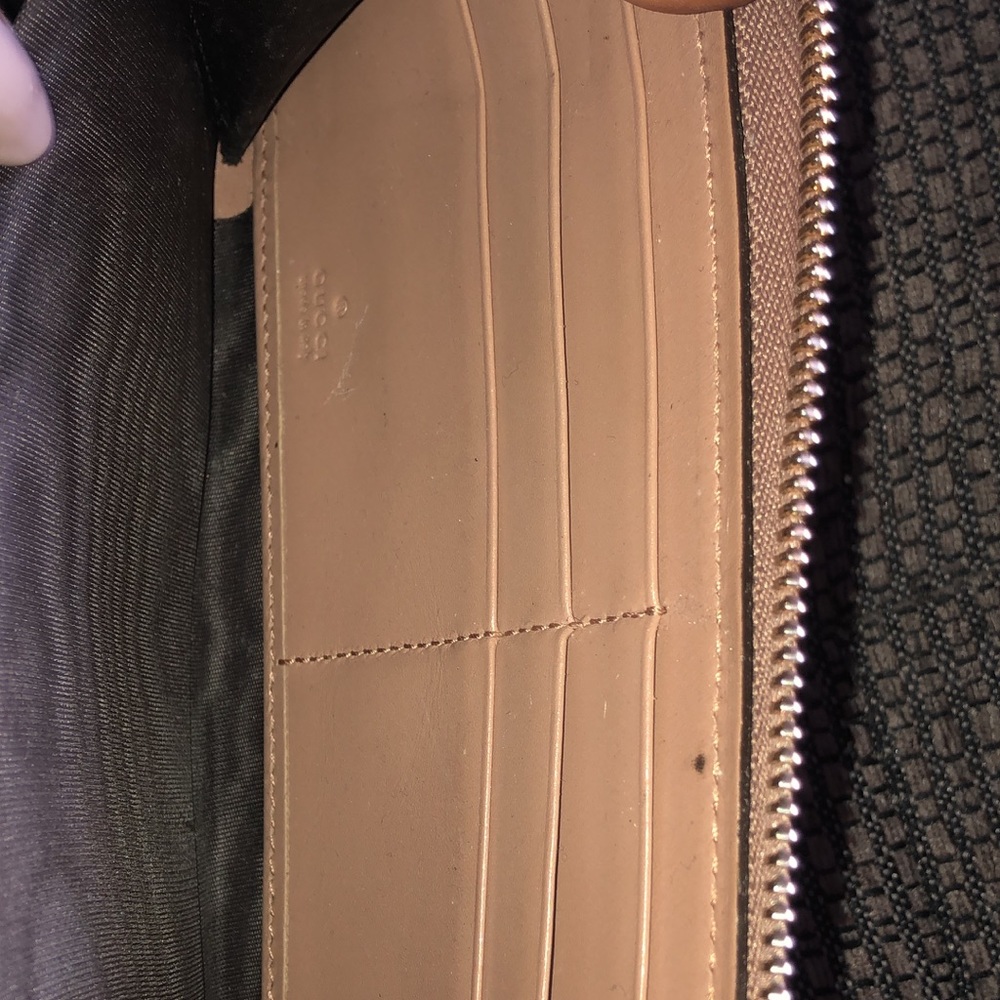 Gucci Camel GG Imprime Patent Leather Zip Wallet - Picture 4 of 8